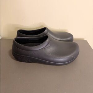 Unisex Crocs On The Clock Work Slip On Clogs Slip Resistant (Mens 10/Womens 12)